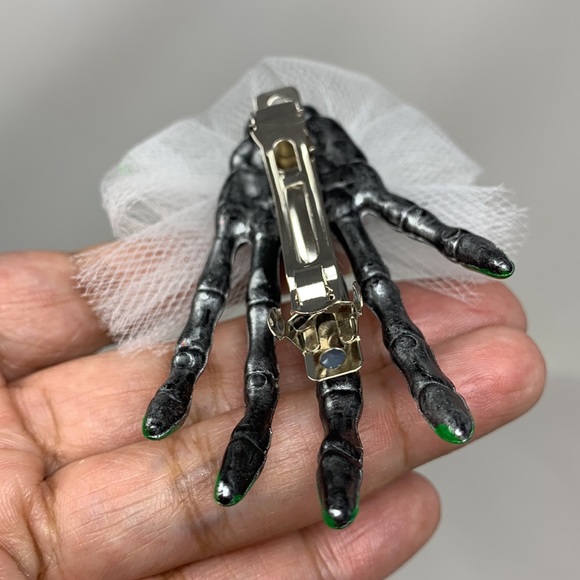 3.5” hair clip creepy hair accessory skeleton hand Day of the Dead new - Picture 6 of 16